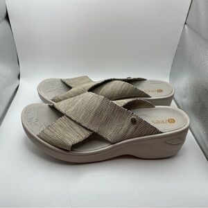 Bzees Desire women’s crisscross tan wedge sandals size 9.5